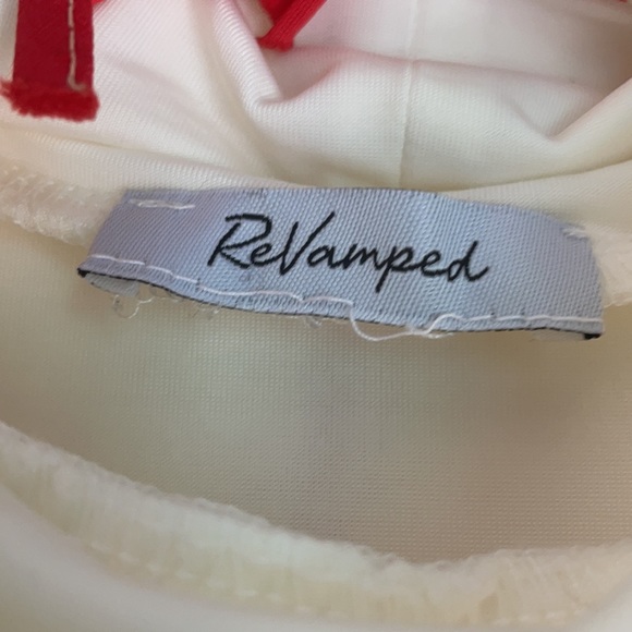 Turtle Neck White No Sleeve Shirt - Picture 2 of 4